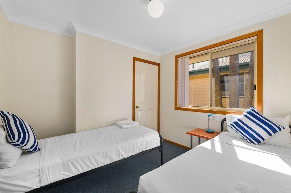 Dolphin Sands Holiday Cabins Кофс-Харбор Экстерьер фото