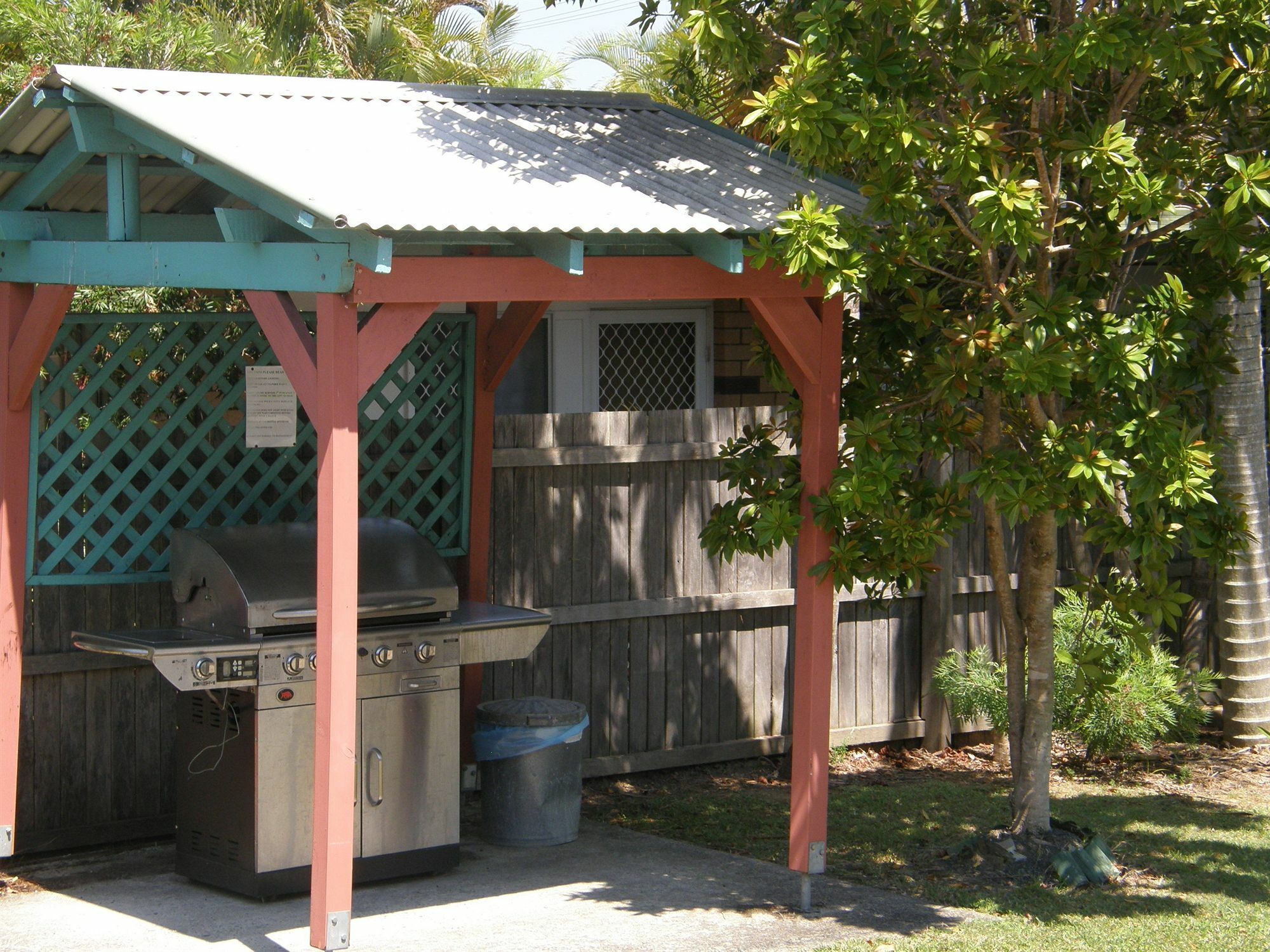Dolphin Sands Holiday Cabins Кофс-Харбор Экстерьер фото